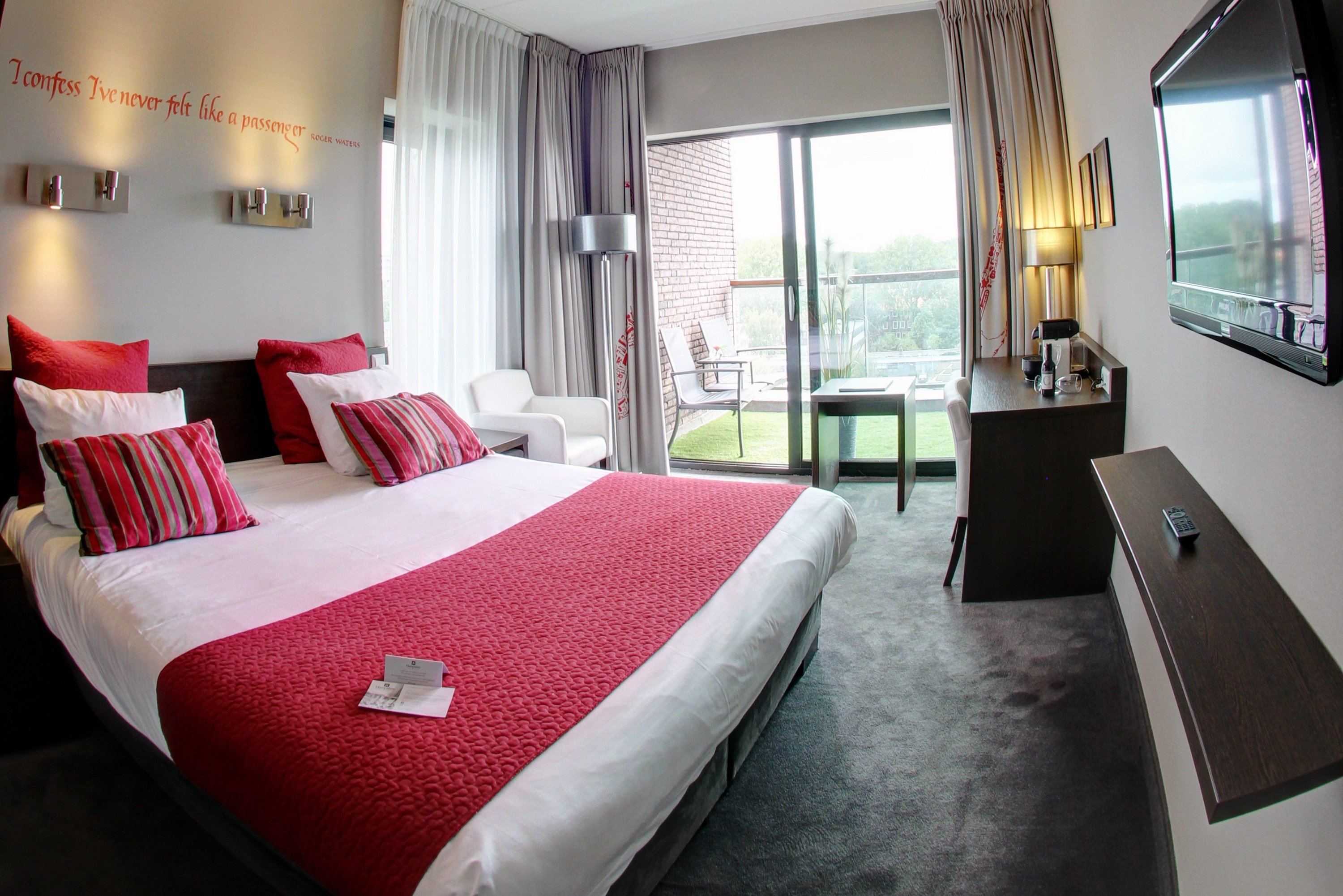 HAMPSHIRE HOTEL DELFT CENTRE-guestroom-Deluxe Room Balcony.jpg