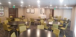  - Holiday Inn Express & Suites Airport SeaTac