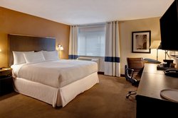  - Four Points by Sheraton Hotel Downtown Peoria - I-74, Exit 93