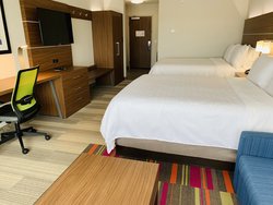  - Holiday Inn Express & Suites Moore - I-35, Exit 118