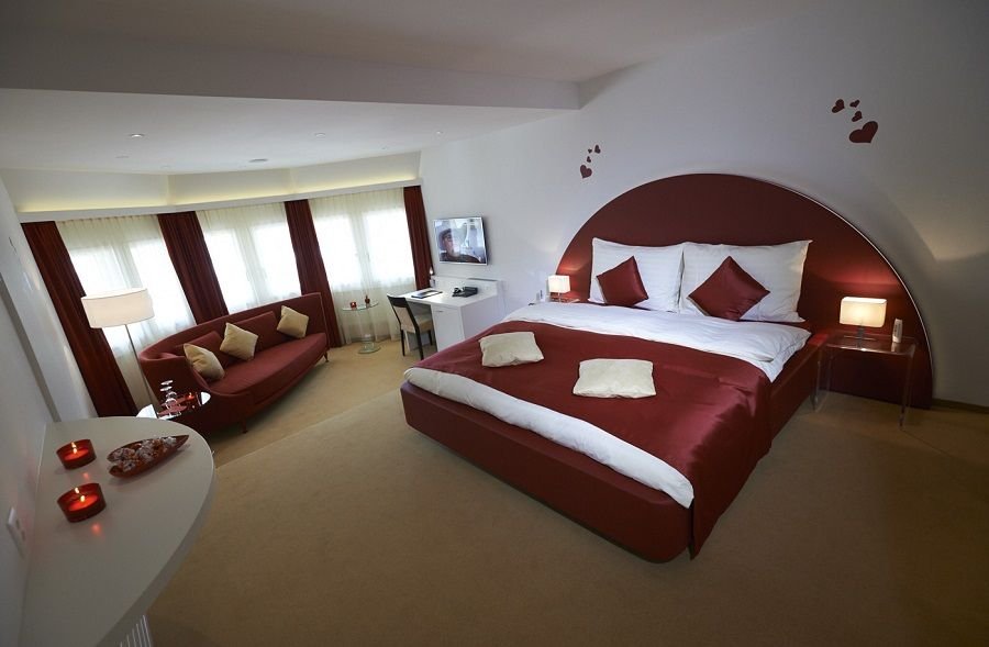 HOTEL KRONE-guestroom-Suite.jpg