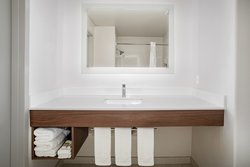  - Holiday Inn Express & Suites Gateway to Yosemite