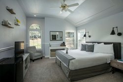  - Hounds Tooth Inn Oakhurst