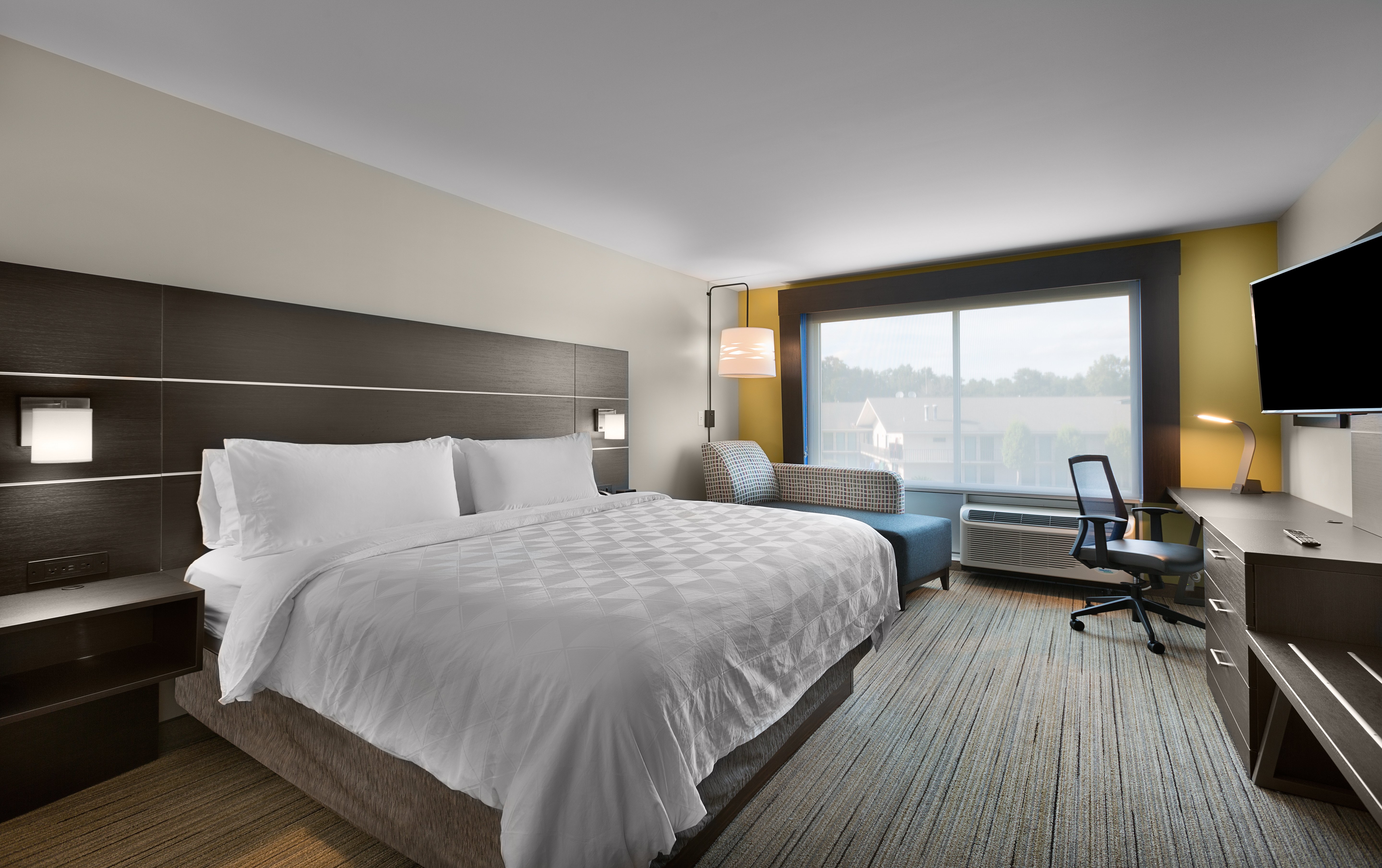 HOLIDAY INN EXP LAKE PARK BY IHG-guestroom-King Bed Guest Room.jpg