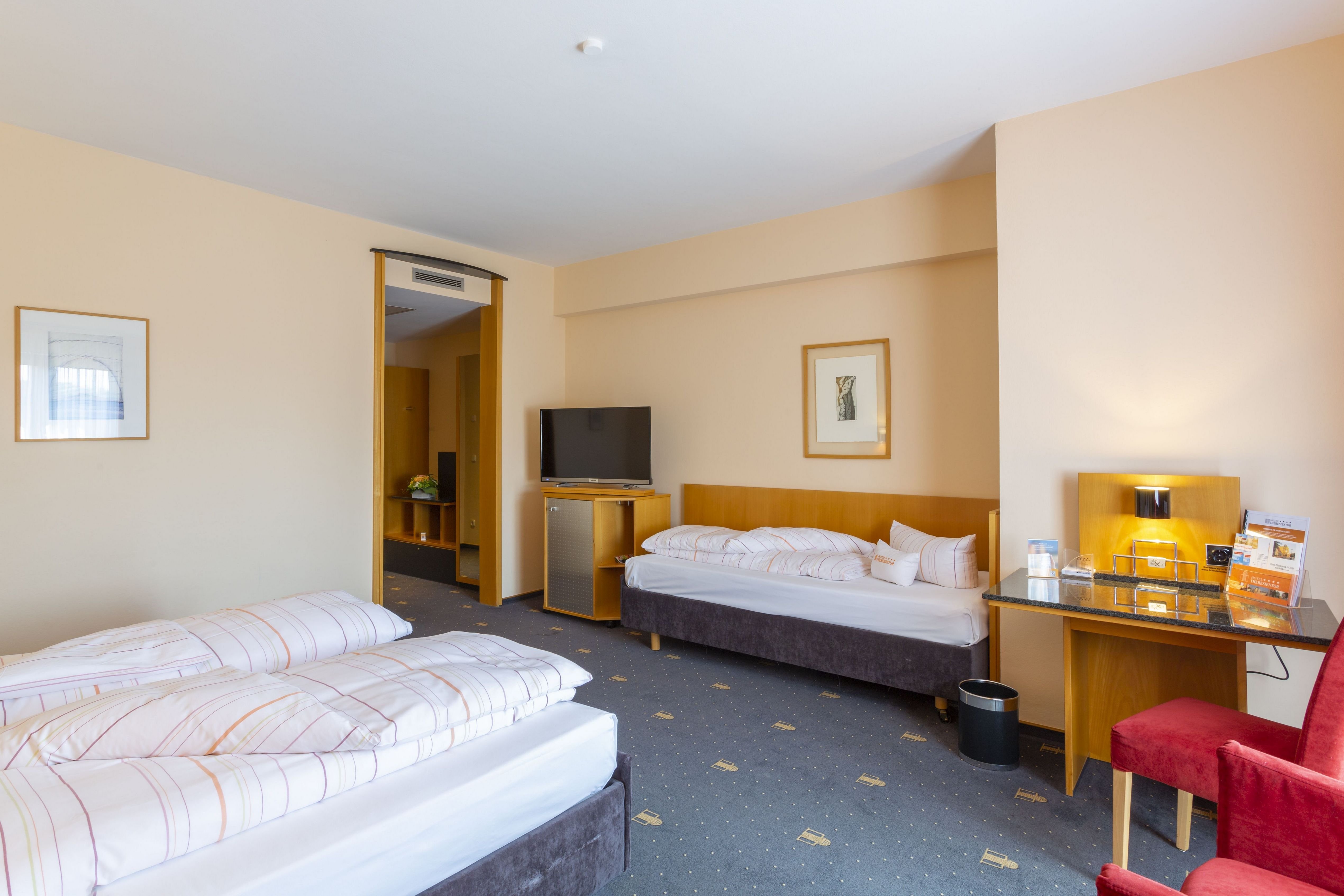 HOTEL THERESIENTOR-guestroom-Standard double room.jpg
