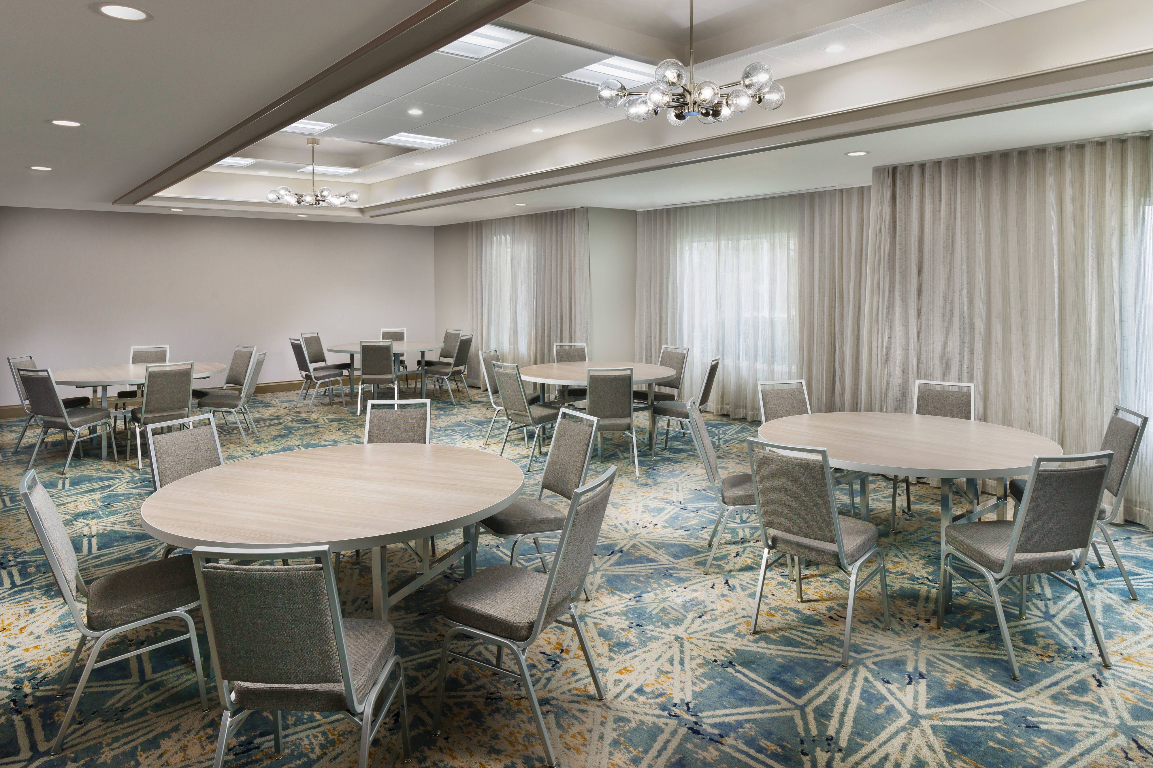 Hibiscus Meeting Room - Rounds