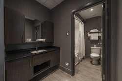 - Le Dauphin Hotel Suites Drummondville