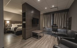  - Le Dauphin Hotel Suites Drummondville