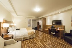  - Le Dauphin Hotel Suites Drummondville