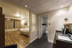  - Le Dauphin Hotel Suites Drummondville