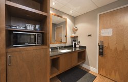  - Le Dauphin Hotel Suites Drummondville