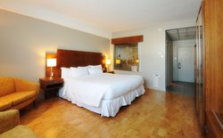 - Le Dauphin Hotel Suites Drummondville