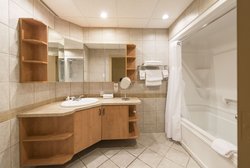  - Le Dauphin Hotel Suites Drummondville