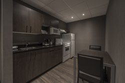  - Le Dauphin Hotel Suites Drummondville