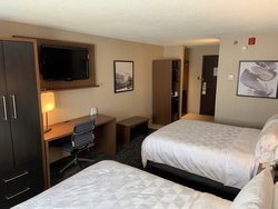 - Holiday Inn & Suites Carol Stream