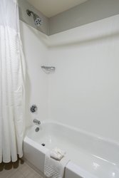  - Courtyard by Marriott Willoughby - I-90, Exit 189