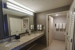  - Courtyard by Marriott Willoughby - I-90, Exit 189