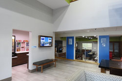  - Holiday Inn Express & Suites Burlington - I-5, Exit 230