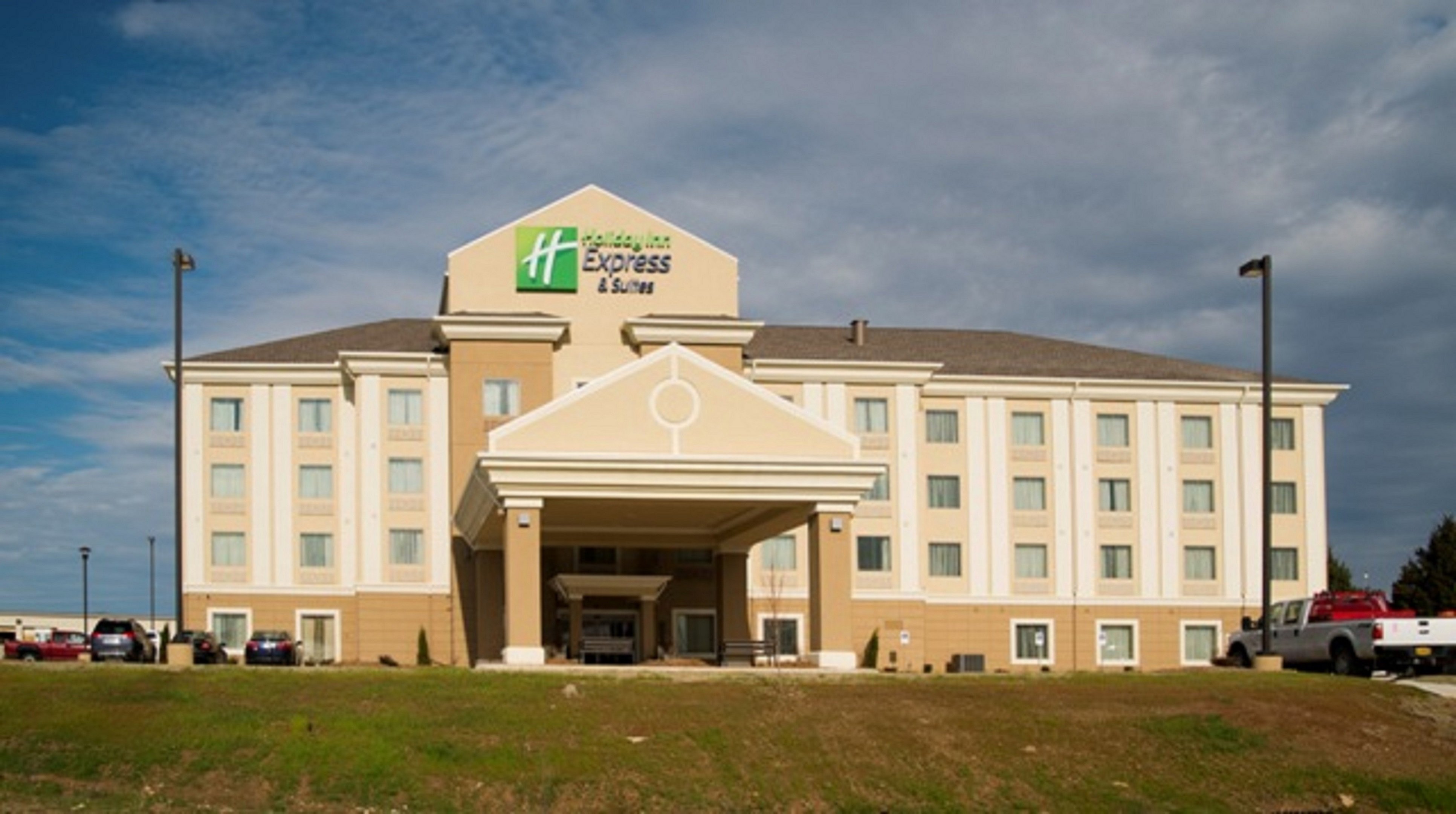 HOLIDAY INN EXP STES MORRILTON BY I-guestroom-Welcome to the Holiday Inn Express and Suites Morrilton!.jpg