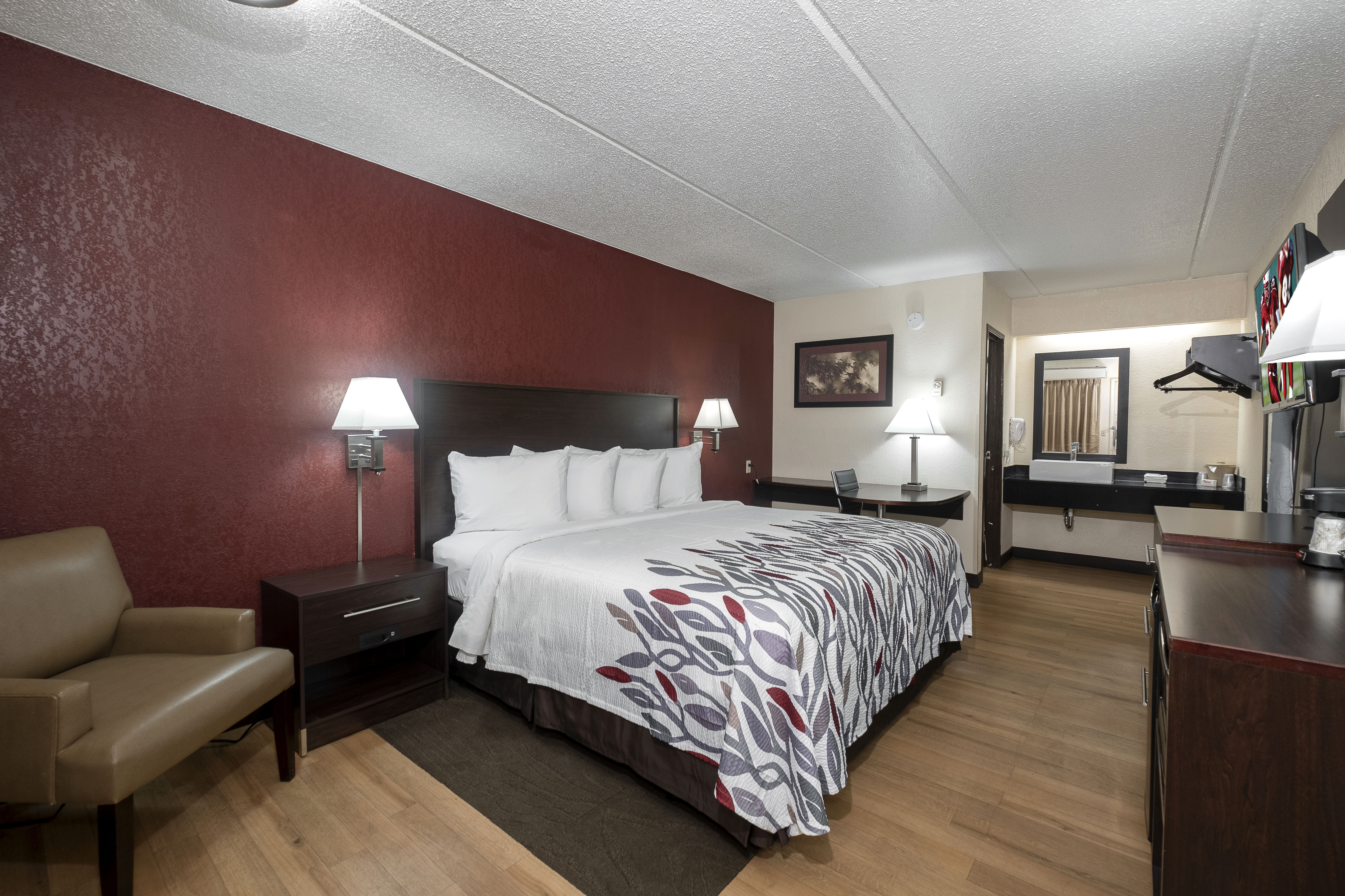 RED ROOF INN CHAMPAIGN - UNIVERSITY-guestroom-Superior King.jpg