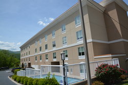  - Holiday Inn Express & Suites Caryville