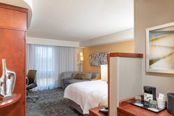  - Courtyard by Marriott Airport Milwaukee - I-41 & I-94, Exit 316