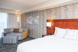  - Courtyard by Marriott Airport Milwaukee - I-41 & I-94, Exit 316