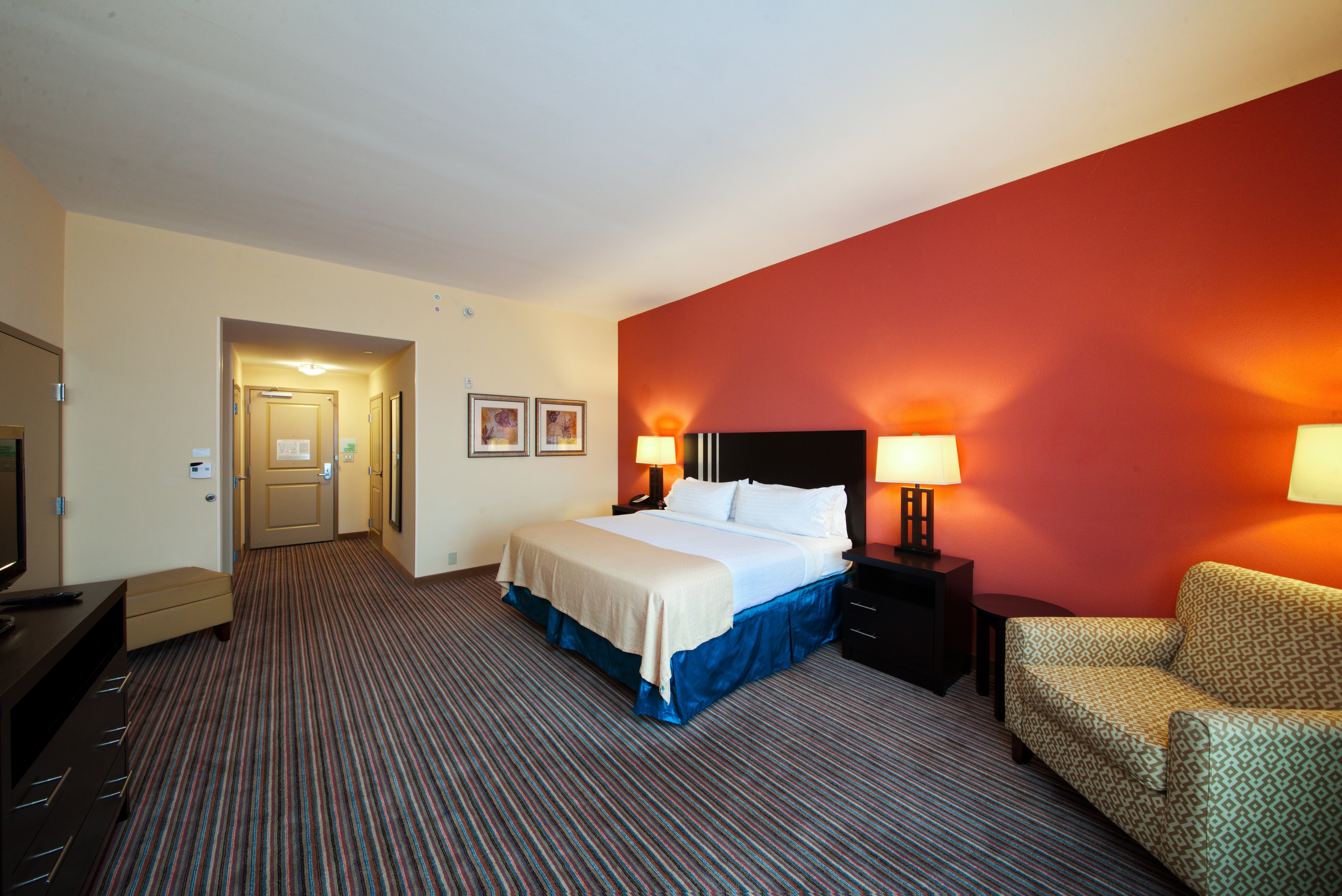 HOLIDAY INN TITUSVILLE KENNEDY BY I-guestroom-Wheelchair Accessible.jpg