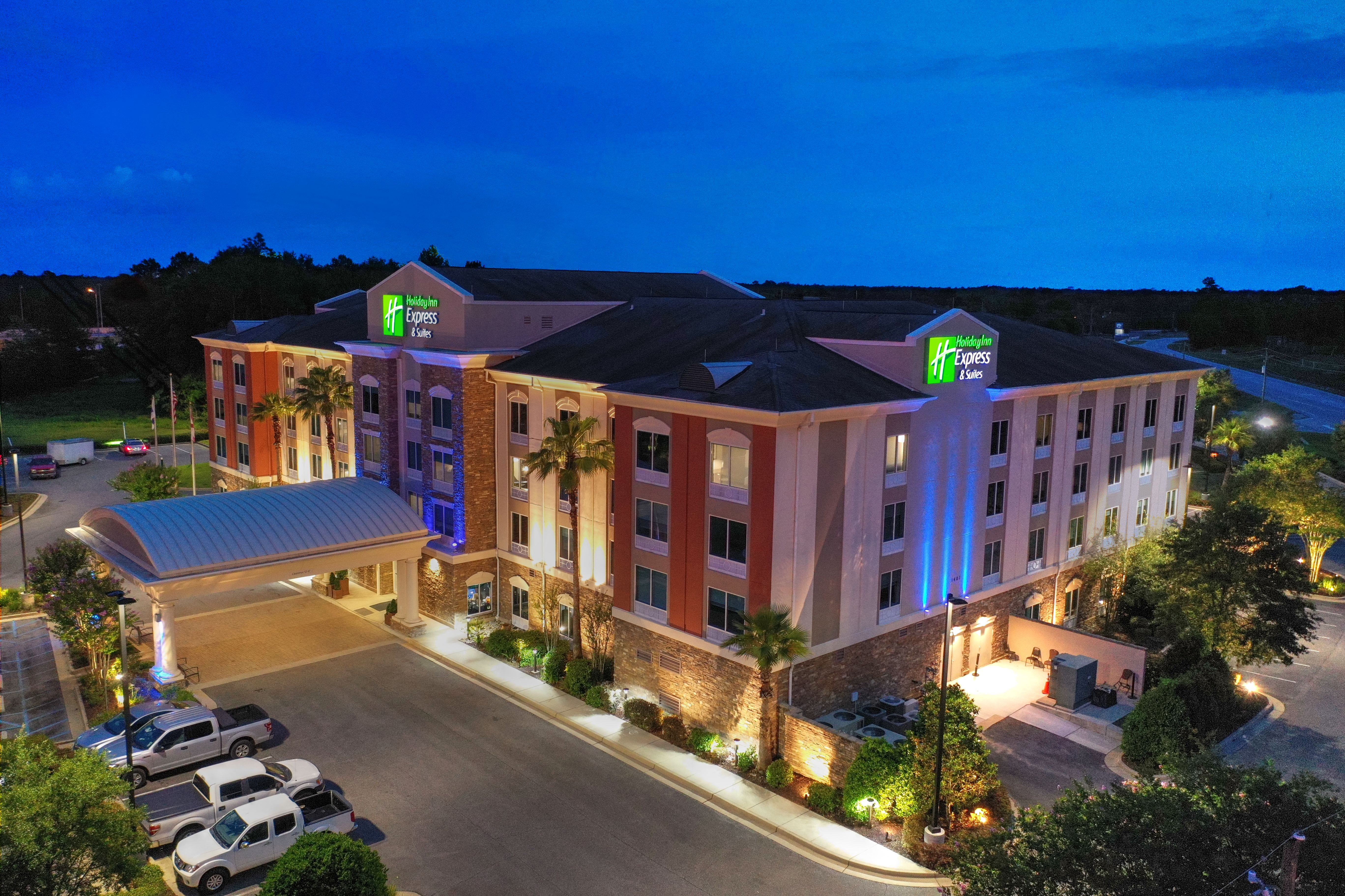 Welcome to the Holiday Inn Express and Suites Saraland, Alabama