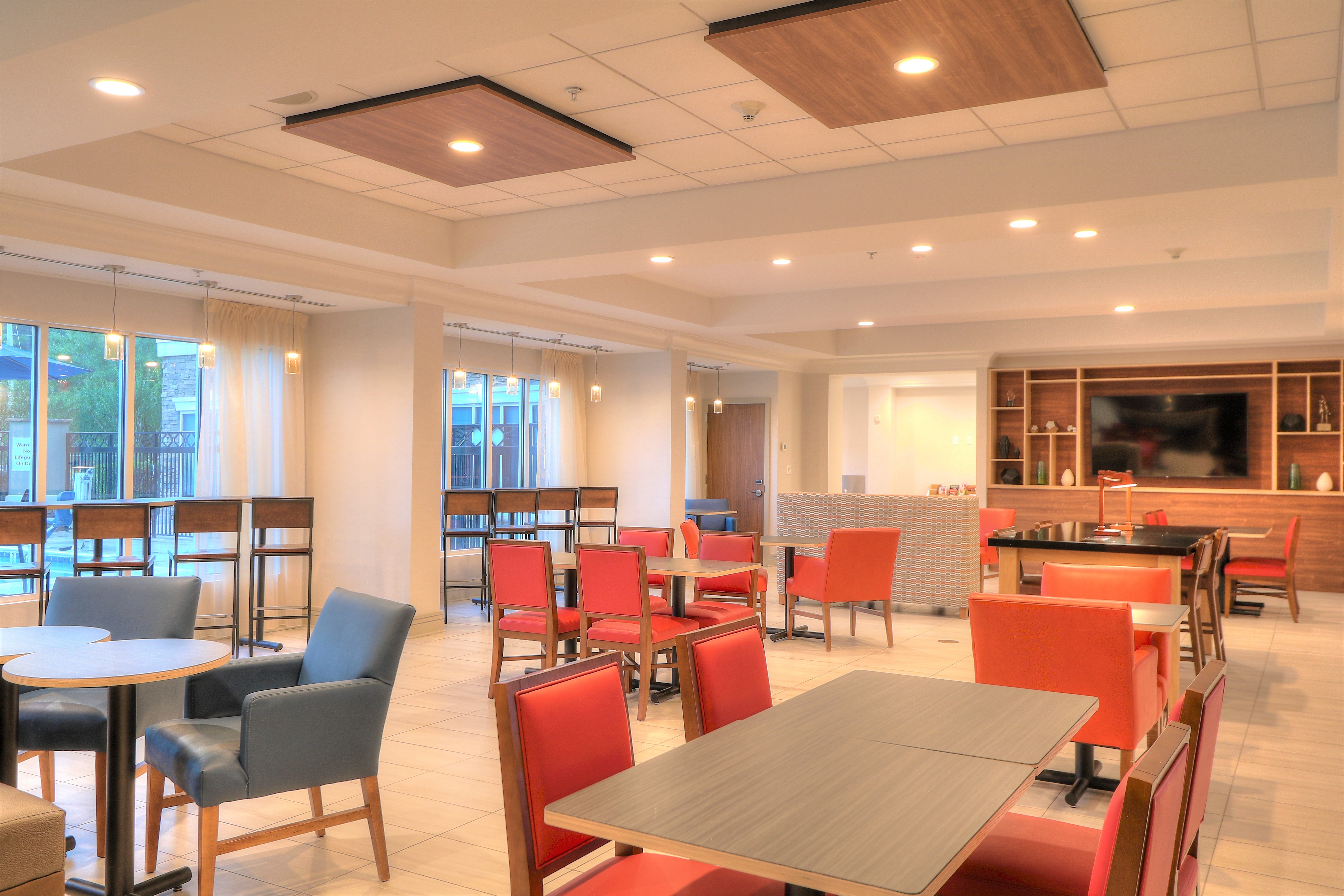 Enjoy Complimentary Breakfast at the Holiday Inn Express Saraland