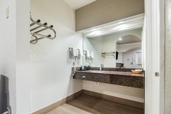  - Scottish Inn & Suites Garth Road Baytown - I-10, Exit 792