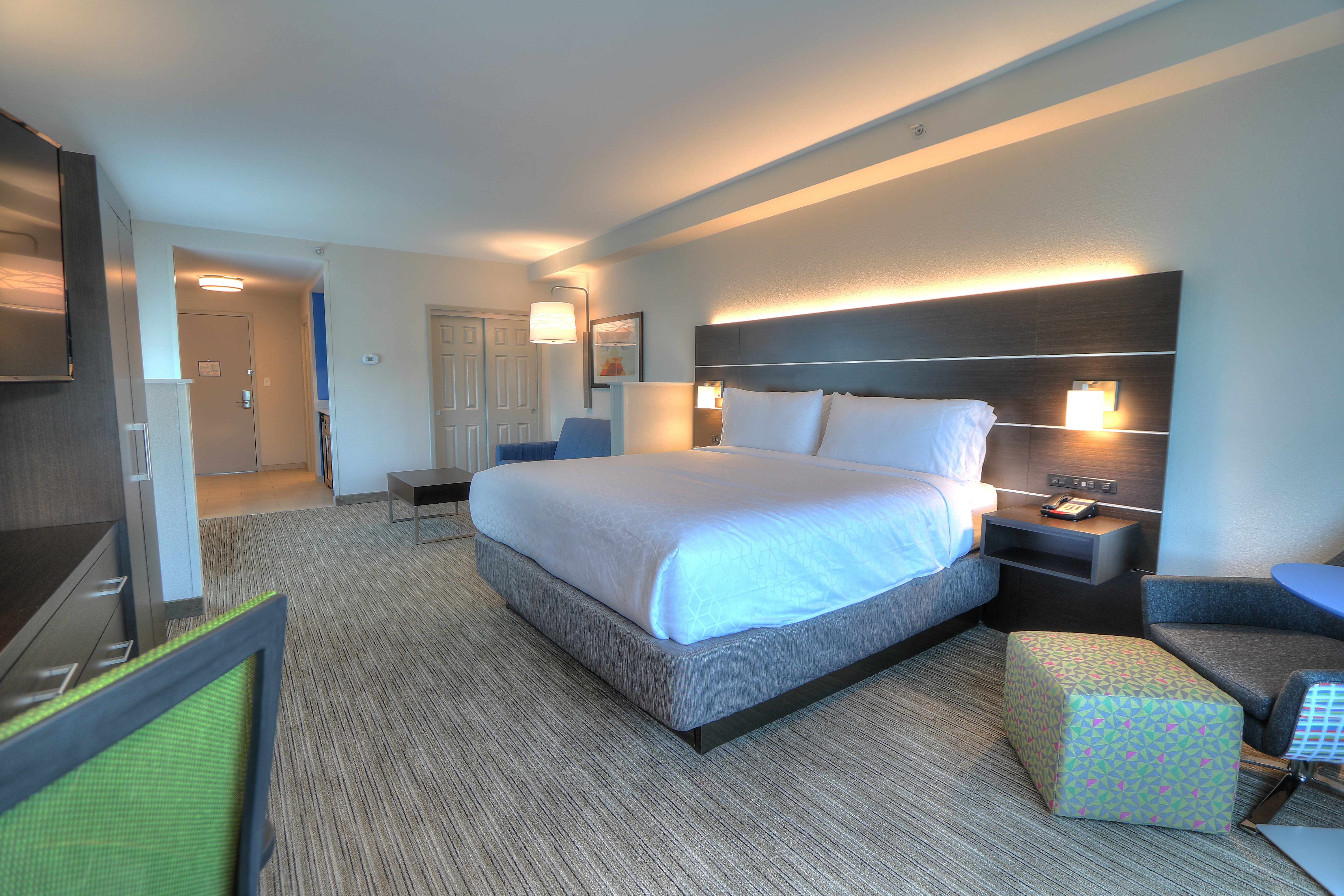 Holiday Inn Express Saraland, AL Executive King Suite  