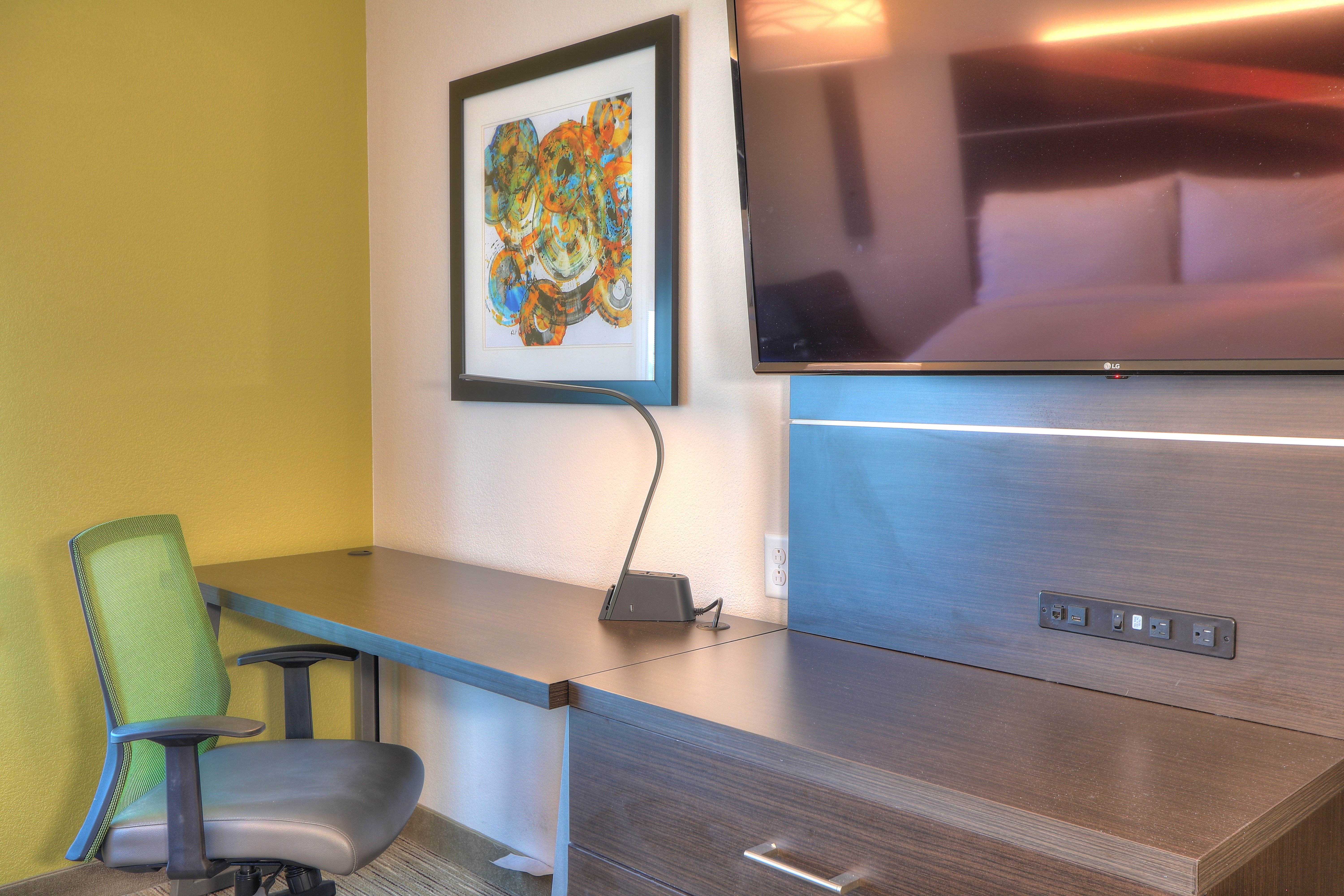Large working desk in all guest rooms with complimentary WiFi