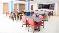  - Holiday Inn Express & Suites Knoxville - I-40 & I-75, Exit 373