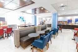  - Holiday Inn Express & Suites Knoxville - I-40 & I-75, Exit 373