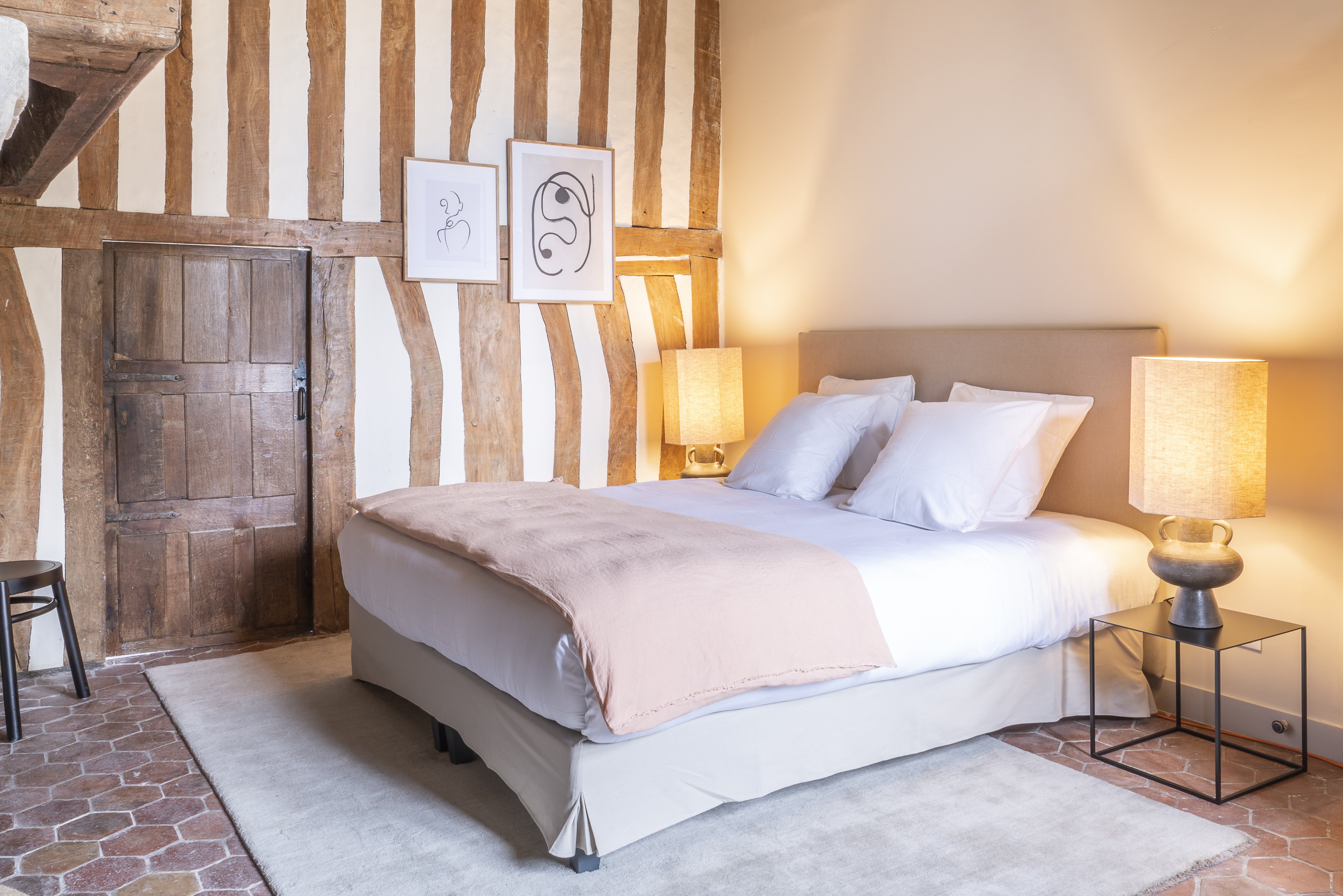 MANOIRS DES PORTES DEDEAUVILLE-guestroom- Deluxe Room Manoir - Bedroom.jpg