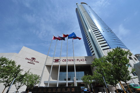 Crowne Plaza Xi\'an in Sunny Day with breeze