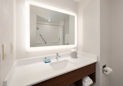  - Holiday Inn Express & Suites SeaWorld San Antonio