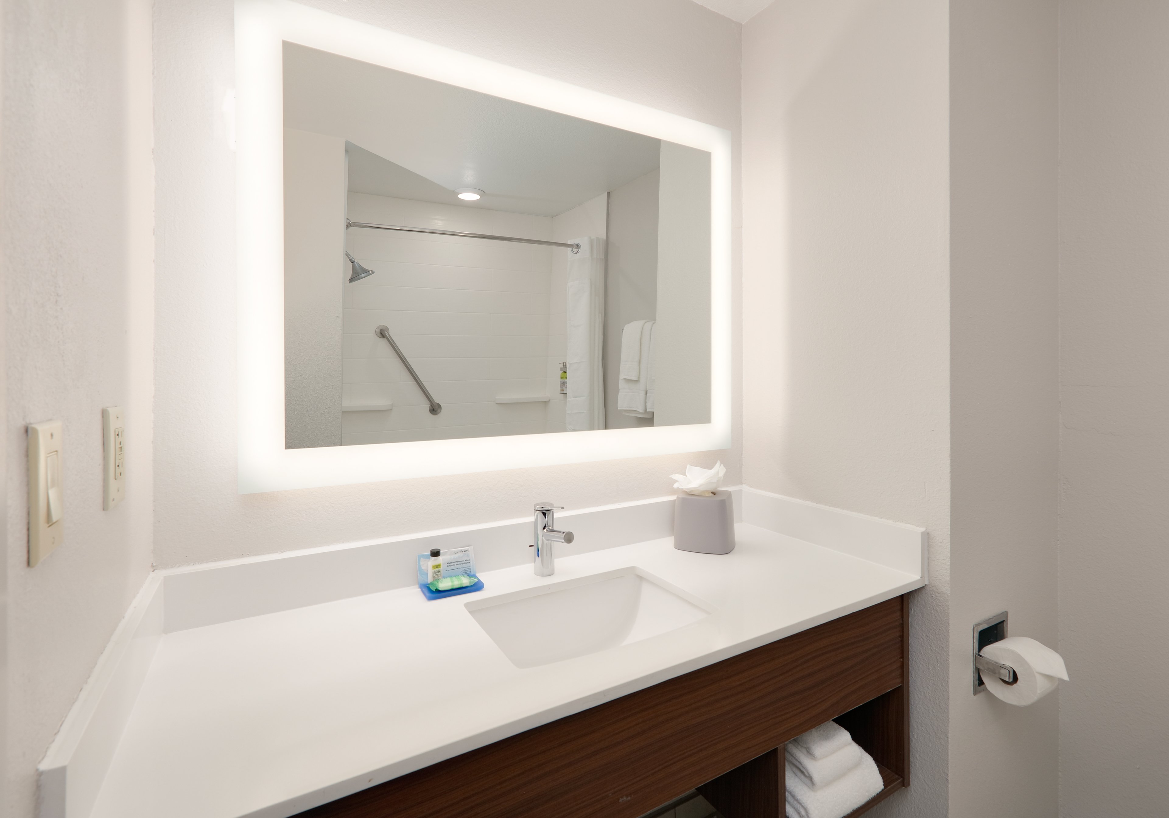 HOLIDAY INN EXP STES NW-guestroom-Guest Bathroom .jpg