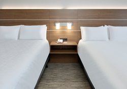  - Holiday Inn Express & Suites SeaWorld San Antonio