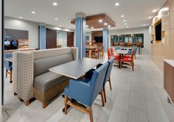  - Holiday Inn Express & Suites SeaWorld San Antonio