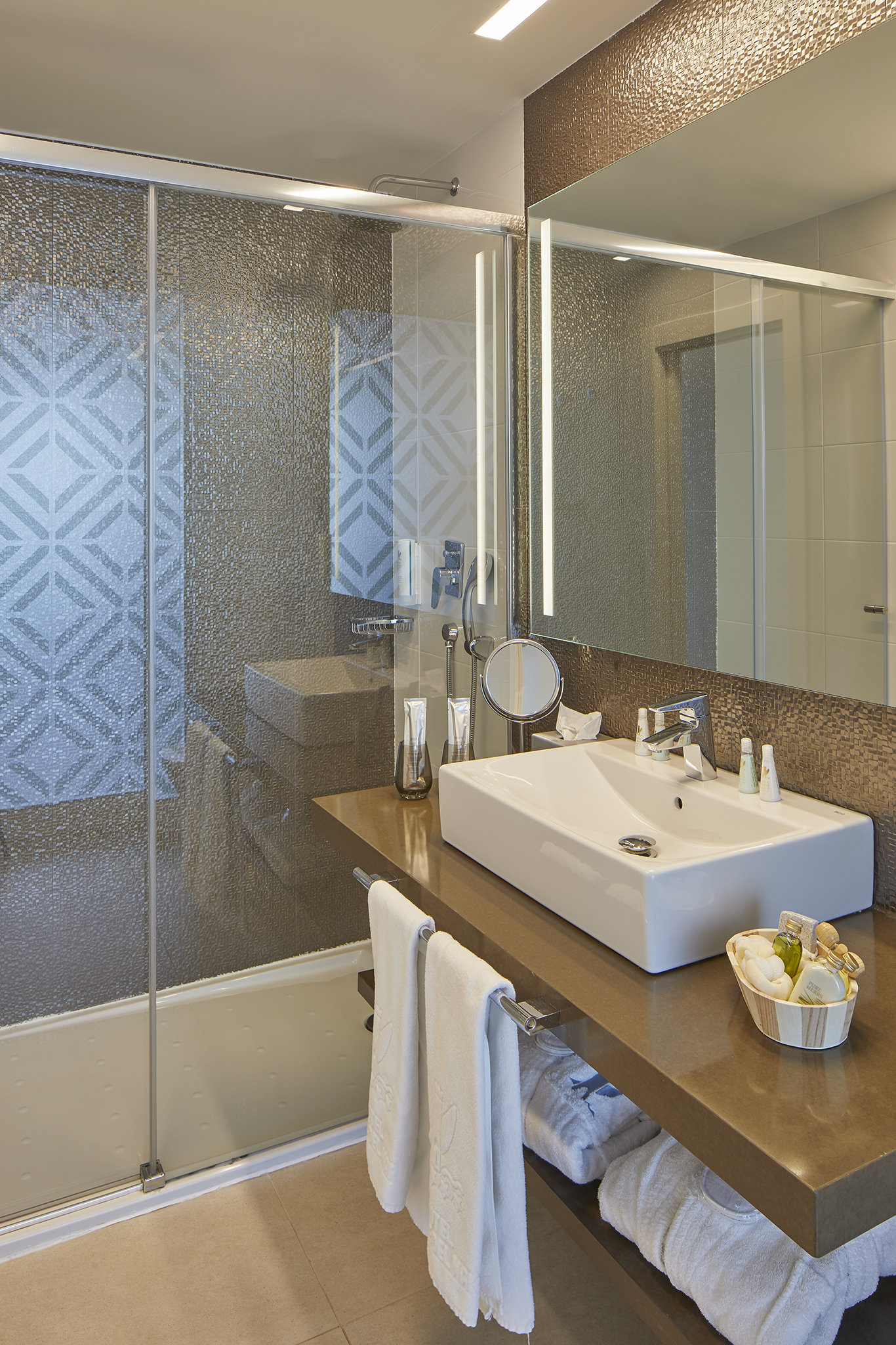 HOTEL TORRE DEL MAR IBIZA-guestroom-Bathroom.jpg