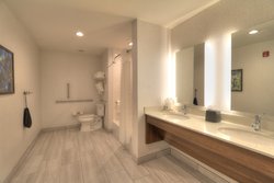  - Holiday Inn & Suites Near Convention Center Pigeon Forge