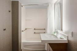  - Holiday Inn La Mirada - I-5, Exit 118