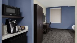  - Holiday Inn Express Downtown Kansas City - I-70, Exits 2J & 2K