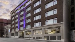  - Holiday Inn Express Downtown Kansas City - I-70, Exits 2J & 2K