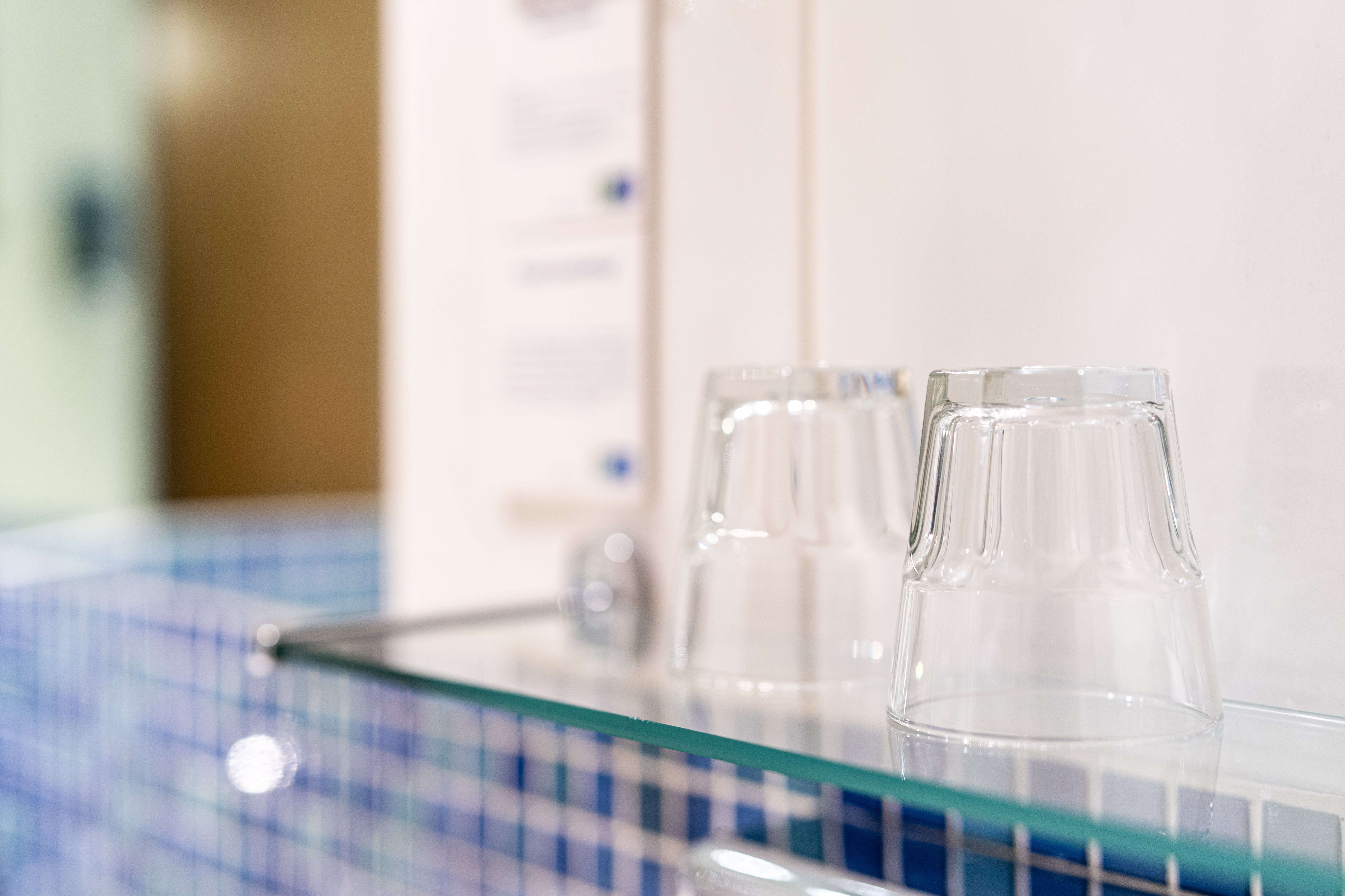 HOLIDAY INN EXPRESS DUNDEE BY IHG-guestroom-Bathroom Amenities.jpg