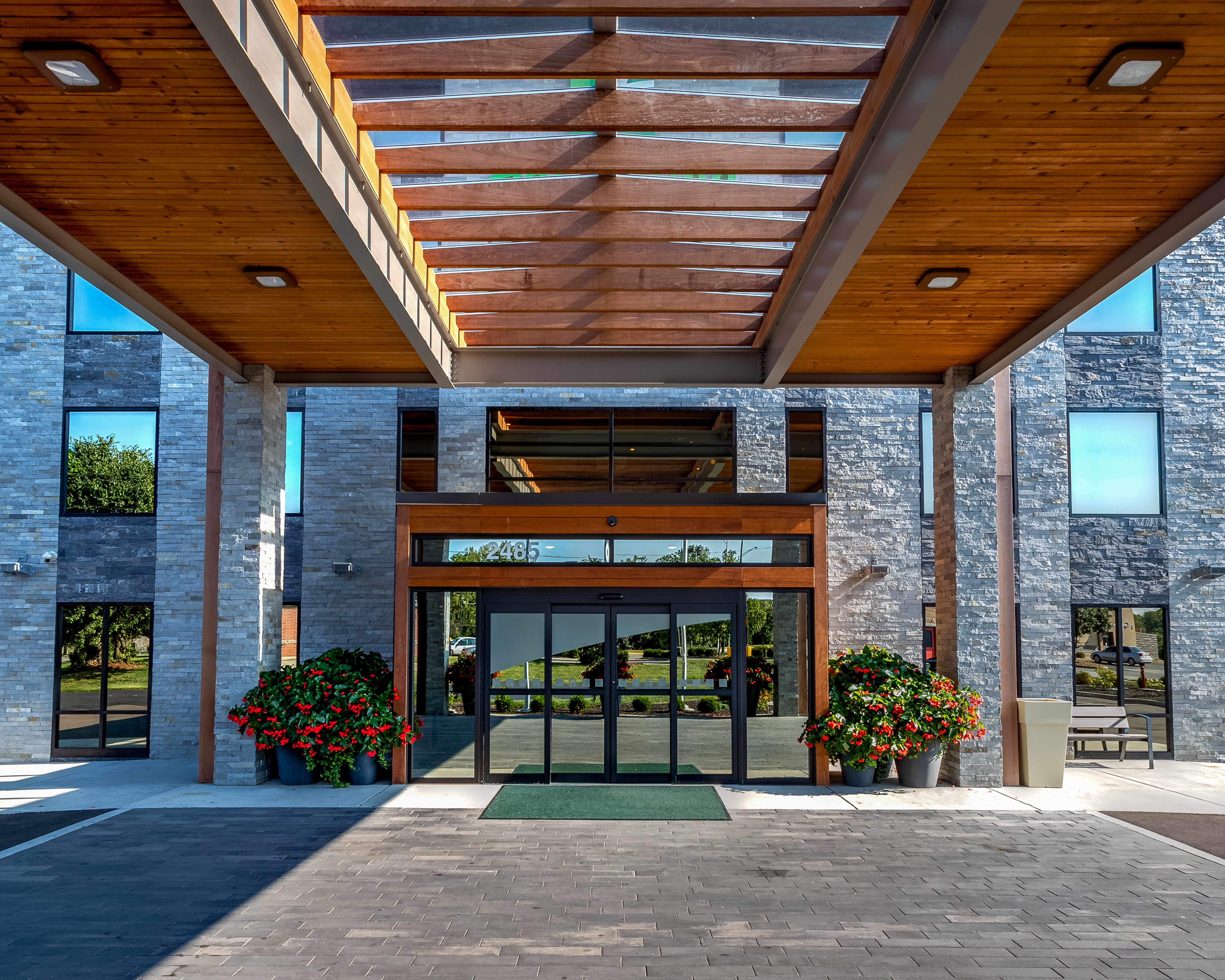 Welcome to Holiday Inn Columbus; modern flair with natural wood