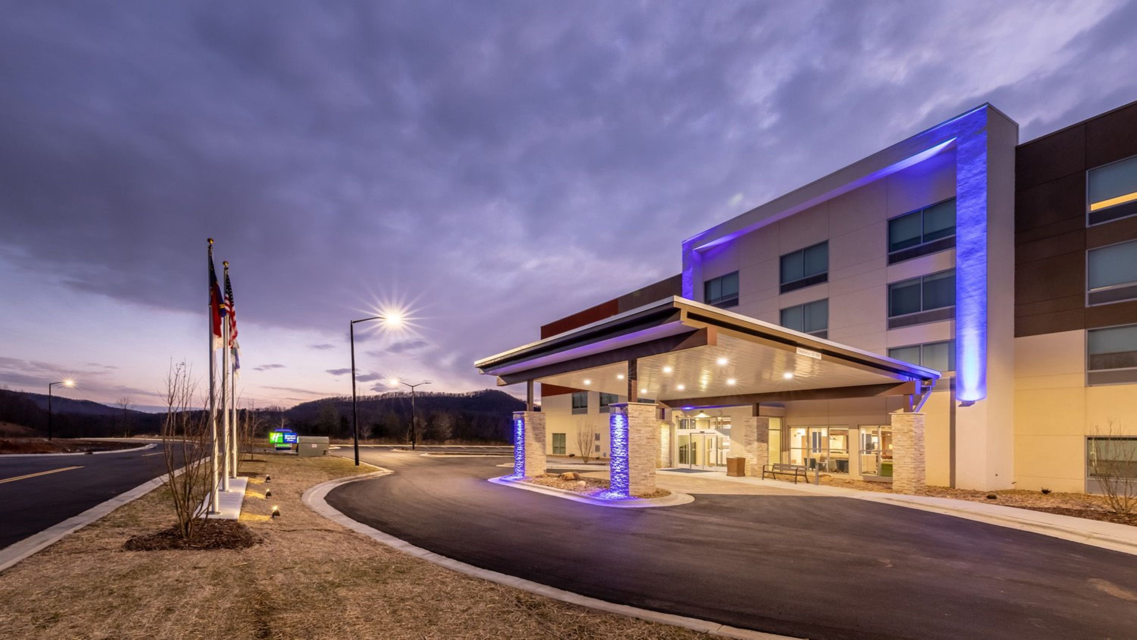 Holiday Inn Express & Suites Marion