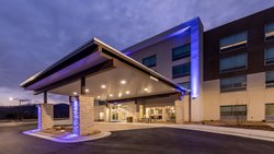  - Holiday Inn Express & Suites Marion - I-40, Exit 86